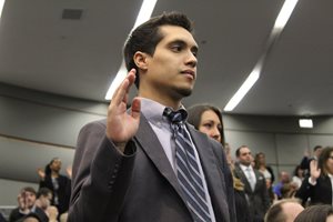 Jose Lebron, a 29-year-old Loyola University Chicago School of Law graduate from Waukegan, raises his hand as he’s sworn in as an Illinois attorney on May 10 at the Thompson Center. Another 401 lawyers statewide bring the total in the state to roughly 96,500. 