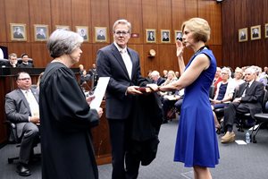 Chief U.S. District Judge Rebecca R. Pallmeyer is sworn on July 8 as the top jurist on Chicago’s federal trial court while her husband, Dan P. McAdams, held the Bible. Chief Judge Diane P. Wood of the 7th U.S. Circuit Court of Appeals administered the oath. Pallmeyer and Wood are the first women to lead their respective courts. 